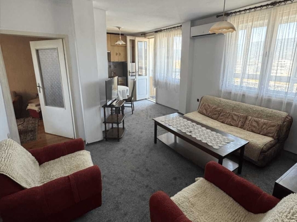 Дава се под наем Тристаен апартамент в Севлиево - 98 кв.м за 229.5 € - Снимка #1