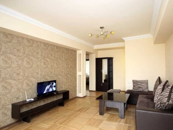 Дава се под наем Двустаен апартамент в Пловдив, Гагарин - 65 кв.м за 204 € - Снимка #1