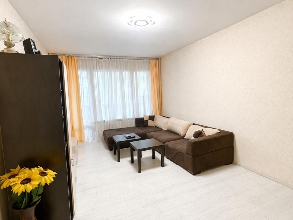 Дава се под наем Двустаен апартамент в София, Люлин 6 - 68 кв.м за 547.23 € - Снимка #1