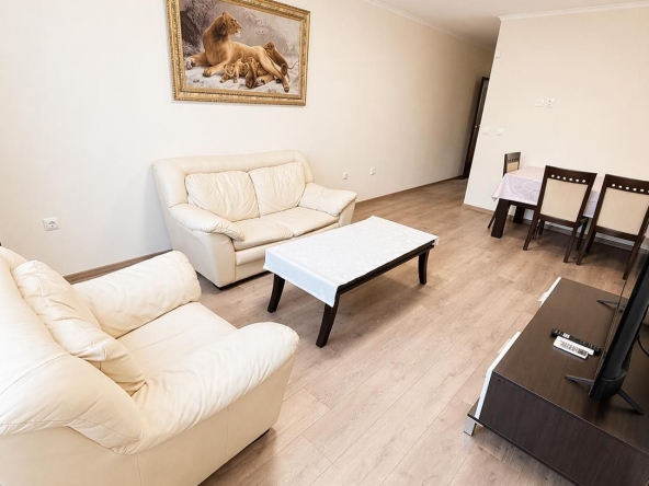 Дава се под наем Тристаен апартамент в София, Бъкстон - 90 кв.м за 747.66 € - Снимка #1