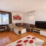 Дава се под наем Етаж от къща в Варна, м-т Траката - 50 кв.м за 473.79 € - Снимка #1