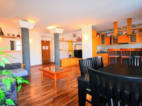 Дава се под наем Тристаен апартамент в Пловдив, Младежки Хълм - 89 кв.м за 450 € - Снимка #1