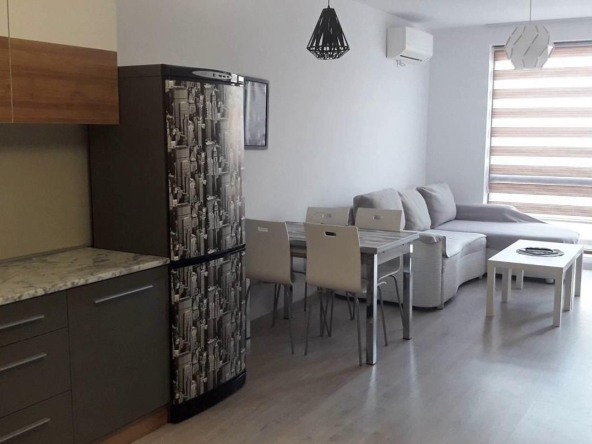 Дава се под наем Тристаен апартамент в Пловдив, Каменица 2 - 92 кв.м за 561 € - Снимка #1