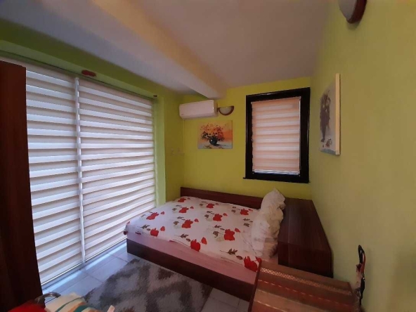 Дава се под наем Тристаен апартамент в Бургас, Център - 72 кв.м за 357 € - Снимка #1