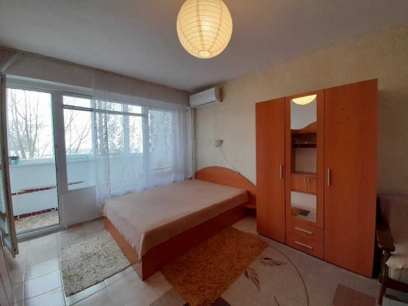 Дава се под наем Едностаен апартамент в Бургас, Изгрев - 45 кв.м за 150 € - Снимка #1