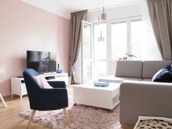 Дава се под наем Тристаен апартамент в Пловдив, Център - 84 кв.м за 280.5 € - Снимка #1