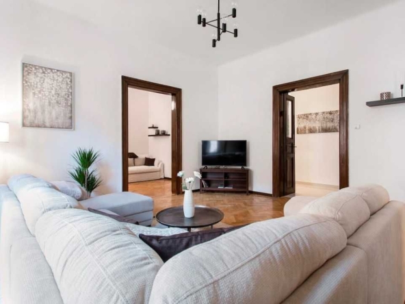 Дава се под наем Двустаен апартамент в Пловдив, Каменица 1 - 60 кв.м за 285.6 € - Снимка #1