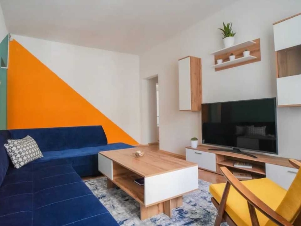 Дава се под наем Тристаен апартамент в Пловдив, Център - 81 кв.м за 280.5 € - Снимка #1