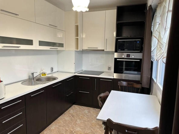 Дава се под наем Тристаен апартамент в София, Връбница 2 - 78 кв.м за 600 € - Снимка #1