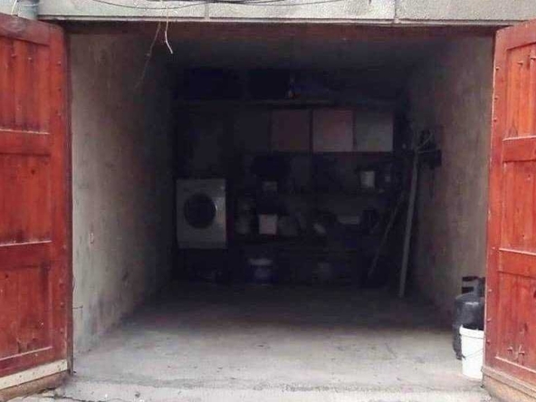 Дава се под наем Гараж / Паркомясто в Варна, Център - 18 кв.м за 127.5 € - Снимка #1