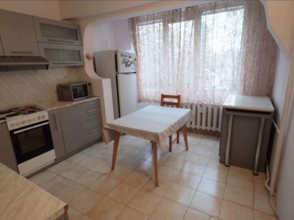 Дава се под наем Тристаен апартамент в София, Зона Б-18 - 100 кв.м за 746.64 € - Снимка #1