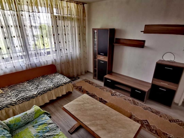 Дава се под наем Двустаен апартамент в Бургас, Славейков - 67 кв.м за 102 € - Снимка #1