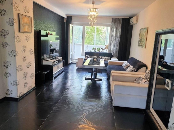 Дава се под наем Многостаен апартамент в Бургас, Изгрев - 120 кв.м за 816 € - Снимка #1