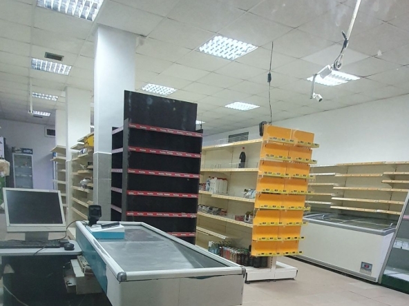 Дава се под наем Магазин в Варна, Цветен квартал - 170 кв.м за 1000 € - Снимка #1