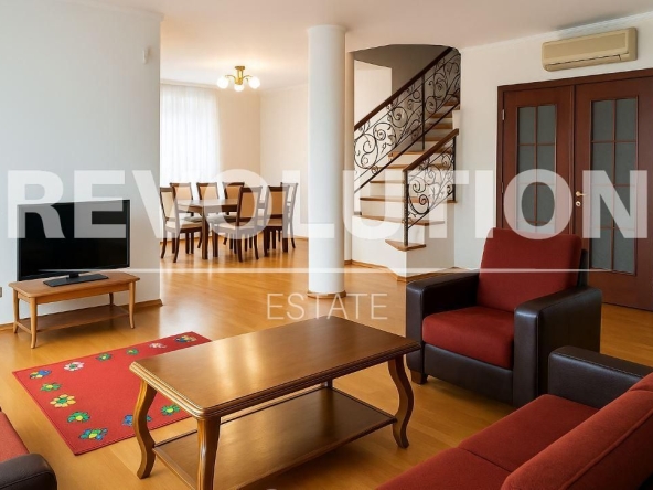 Дава се под наем Етаж от къща в Варна, м-т Траката - 265 кв.м за 600 € - Снимка #1