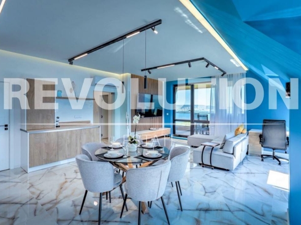 Дава се под наем Четиристаен апартамент в Варна, Галата - 207 кв.м за 2200 € - Снимка #1