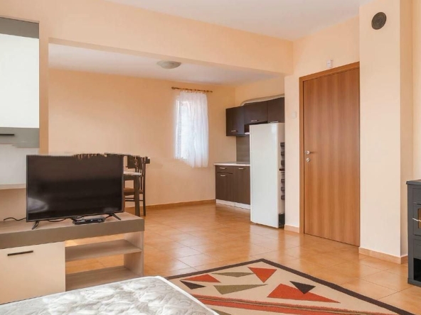 Дава се под наем Етаж от къща в к.к. Камчия - 130 кв.м за 468.69 € - Снимка #1