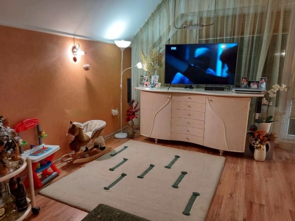 Дава се под наем Тристаен апартамент в София, Борово - 127 кв.м за 950 € - Снимка #1