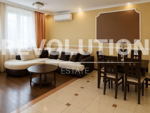 Дава се под наем Четиристаен апартамент в Варна, Център - 110 кв.м за 750 € - Снимка #1