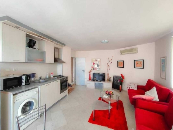 Двустаен апартамент в Поморие - 66 кв.м за 781 €/кв.м - Снимка #1