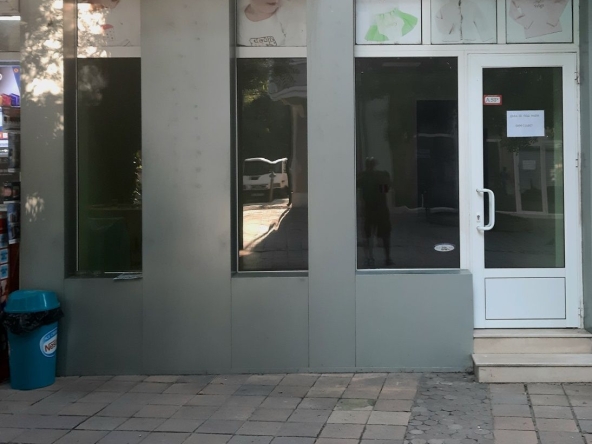 Магазин в Плевен, Идеален център - 73 кв.м за 1258 €/кв.м - Снимка #1