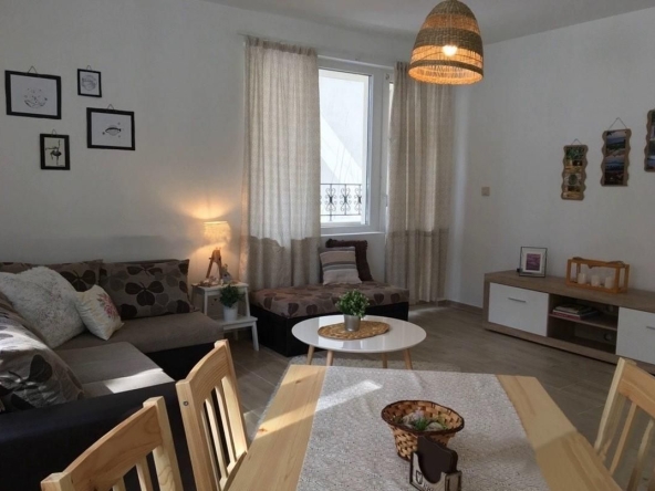 Дава се под наем Двустаен апартамент в София, Кръстова вада - 60 кв.м за 700 € - Снимка #1