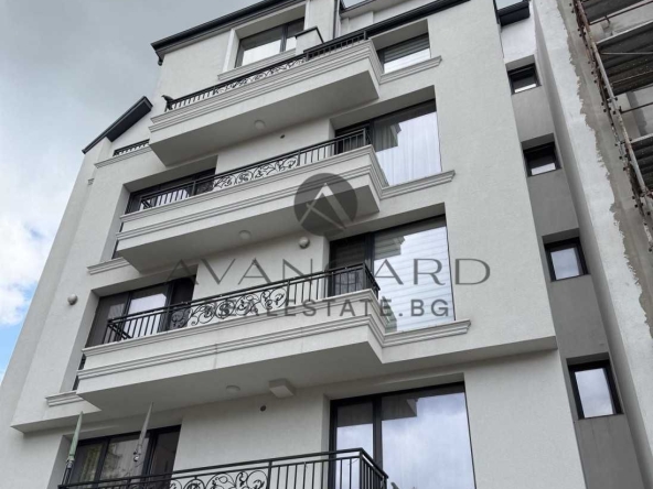 Двустаен апартамент в Пловдив, Център - 65 кв.м за 1168 €/кв.м - Снимка #1