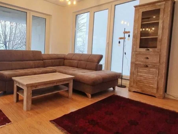Дава се под наем Тристаен апартамент в Пловдив, Каменица 1 - 82 кв.м за 234.6 € - Снимка #1
