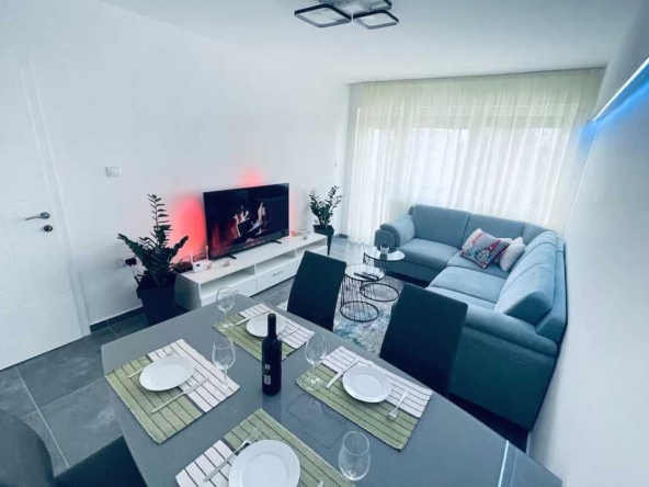 Дава се под наем Тристаен апартамент в Пловдив, Кючук Париж - 90 кв.м за 408 € - Снимка #1