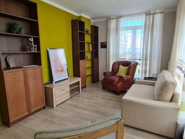 Дава се под наем Четиристаен апартамент в София, Дружба 2 - 150 кв.м за 1000 € - Снимка #1