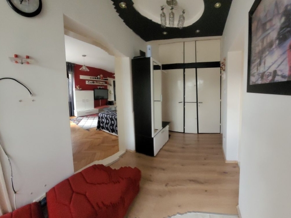 Къща в с. Островче, Област Разград - 69 кв.м за 813 €/кв.м - Снимка #1