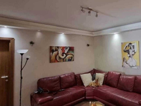 Дава се под наем Многостаен апартамент в Пловдив, Тракия - 138 кв.м за 430.95 € - Снимка #1