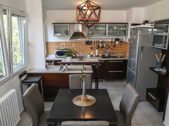 Дава се под наем Тристаен апартамент в Пловдив, Западен - 84 кв.м за 351.9 € - Снимка #1