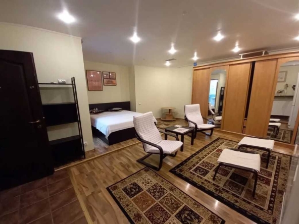 Дава се под наем Едностаен апартамент в Пловдив, Тракия - 48 кв.м за 153 € - Снимка #1