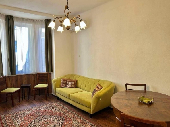 Дава се под наем Двустаен апартамент в София, Център - 80 кв.м за 847.62 € - Снимка #1