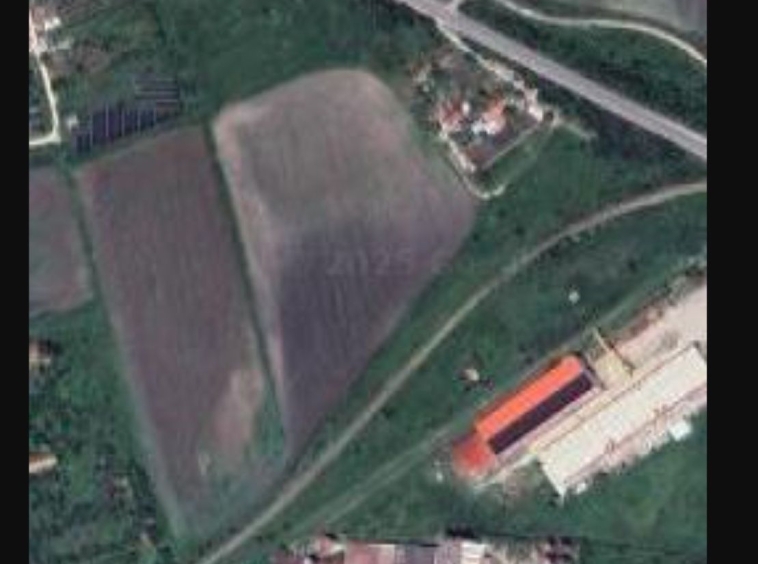 Дава се под наем Парцел в Хасково, Промишлена зона - Изток - 5000 кв.м за 382.5 € - Снимка #1