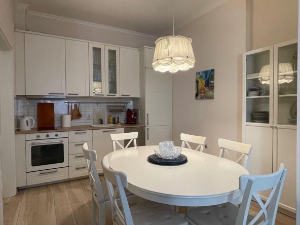 Дава се под наем Многостаен апартамент в София, Център - 140 кв.м за 1000 € - Снимка #1