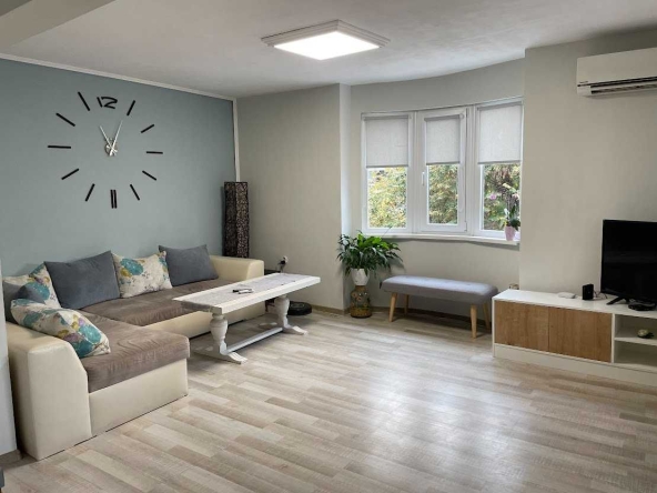 Дава се под наем Двустаен апартамент в Варна, Лятно кино Тракия - 65 кв.м за 510 € - Снимка #1