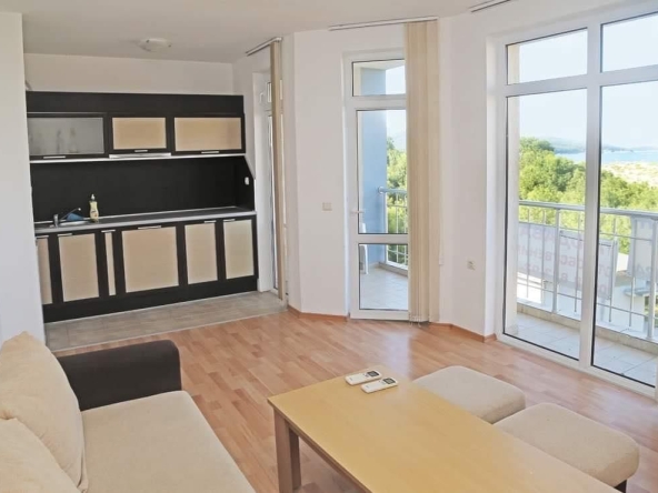 Дава се под наем Двустаен апартамент в Бургас, Център - 55 кв.м за 255 € - Снимка #1