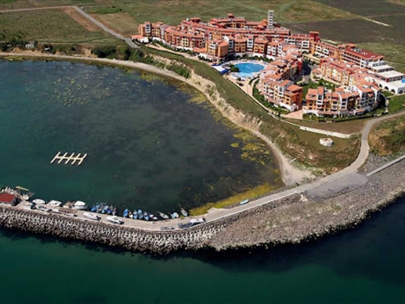 Тристаен апартамент в Ахелой - 82 кв.м за 1208 €/кв.м - Снимка #1