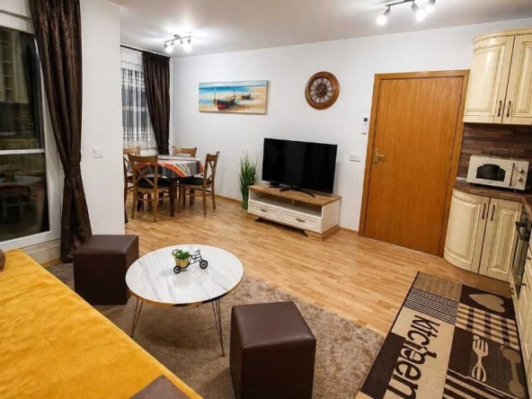 Дава се под наем Двустаен апартамент в София, Център - 65 кв.м за 351.39 € - Снимка #1