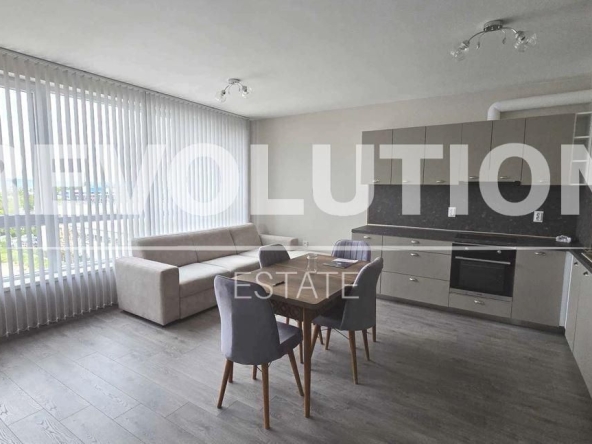 Дава се под наем Четиристаен апартамент в Варна, Трошево - 130 кв.м за 900 € - Снимка #1