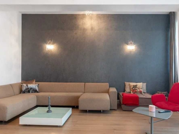 Дава се под наем Тристаен апартамент в Пловдив, Коматевски възел - 90 кв.м за 351.9 € - Снимка #1