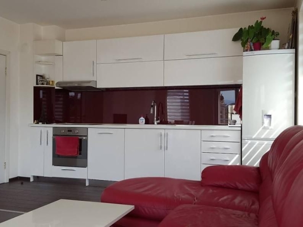 Дава се под наем Тристаен апартамент в Пловдив, Мараша - 106 кв.м за 590 € - Снимка #1