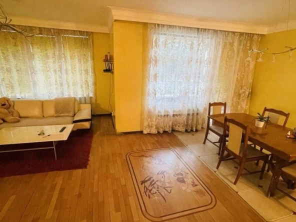 Дава се под наем Двустаен апартамент в София, Лозенец - 92 кв.м за 698.19 € - Снимка #1
