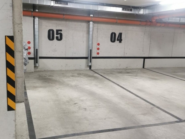 Дава се под наем Гараж / Паркомясто в Варна, Център - 14 кв.м за 204 € - Снимка #1