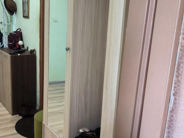 Дава се под наем Двустаен апартамент в Перник, Изток - 68 кв.м за 433.5 € - Снимка #1