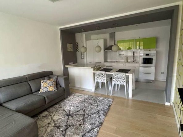 Дава се под наем Тристаен апартамент в София, Гоце Делчев - 76 кв.м за 750 € - Снимка #1