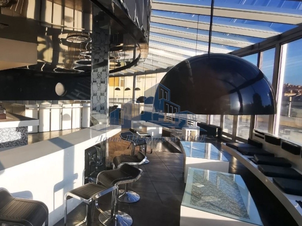 Заведение в Шумен, Пазара - 587 кв.м за 537 €/кв.м - Снимка #1