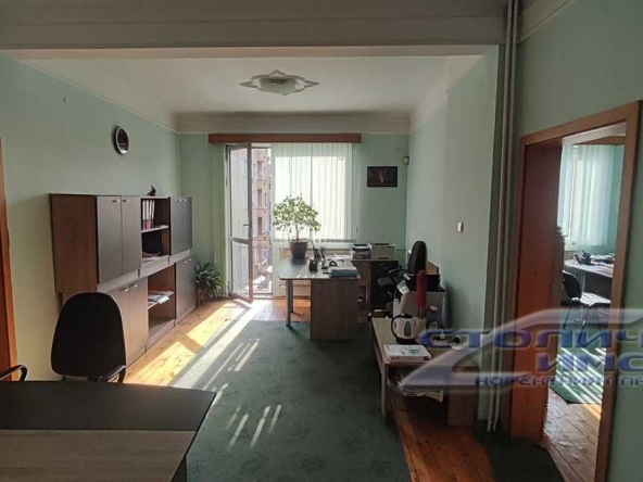 Дава се под наем Офис в София, Център - 120 кв.м за 612 € - Снимка #1